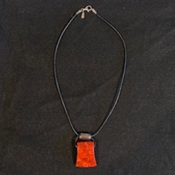 Retired Silpada N0965 Cardinal Rule Sponge Coral Pendant Necklace - Picture 3 of 3